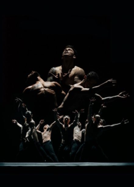 Шоу под дождём 5